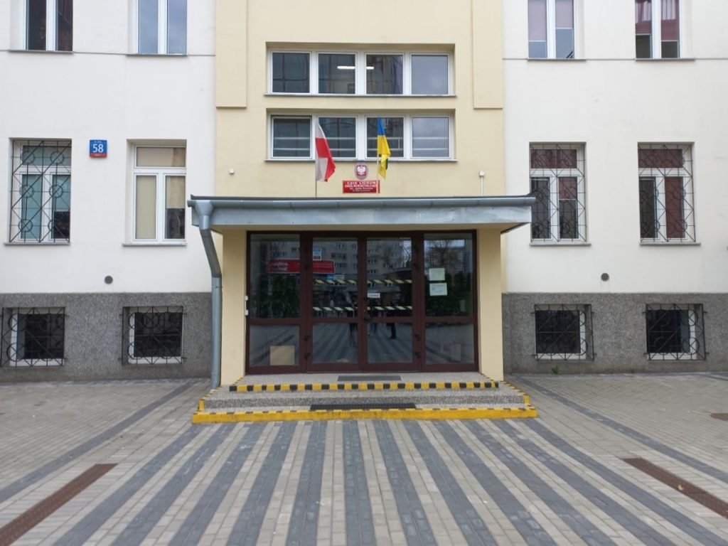 Główne wejście do szkoły (budynek A)