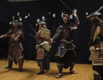 Samuraje z Japońskiej Szkoły Szermierki z wizytą w szkole