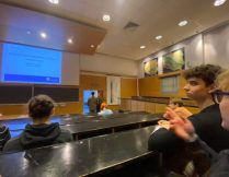 Uczniowie klasy 3D i 4D uczestniczą w wykładach na Wydziale Geologii UW